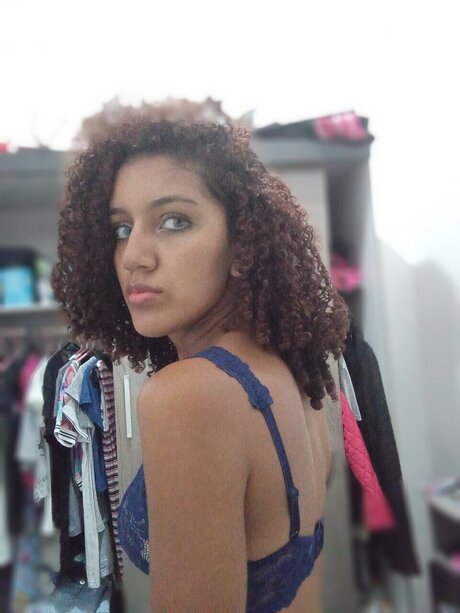 blonde babe onlyfans free image