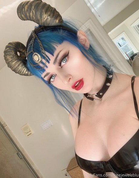 freejewelzblu porn model photo