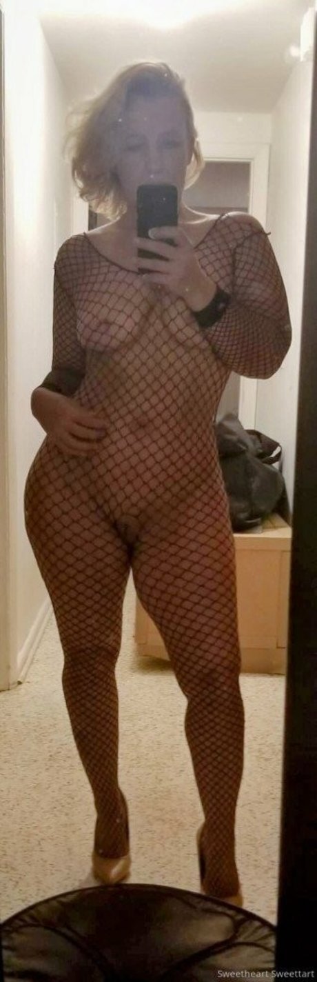 Sweetheart Sweettart model naked pic