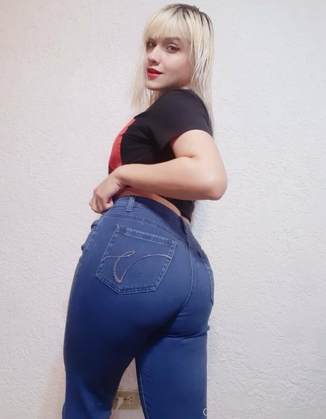 kinnyvenom hot pornstar images