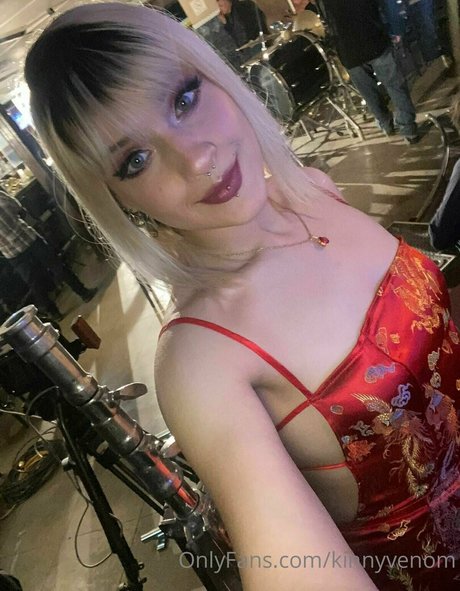 kinnyvenom model nice pic