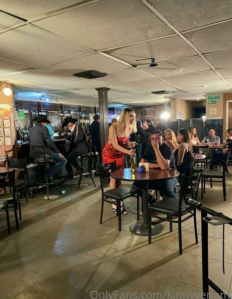 kinnyvenom model erotic picture