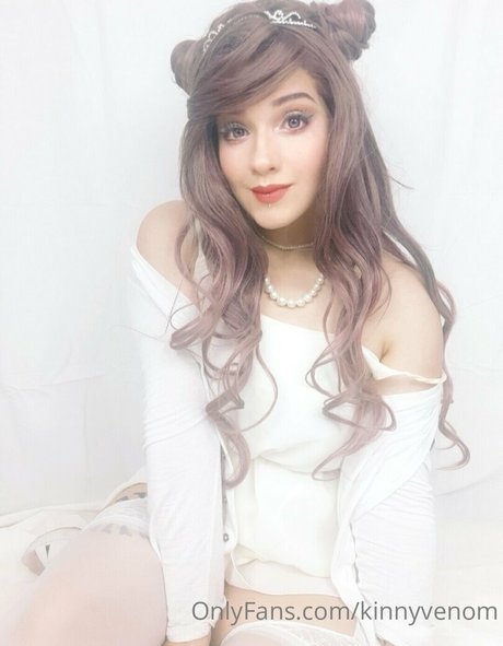 kinnyvenom model pretty image