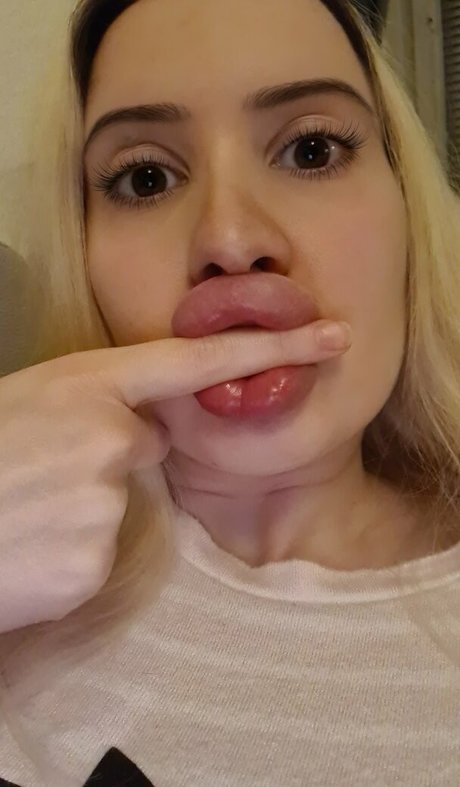 vivianroseofficial hot actress photo