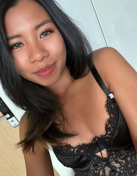 petiteasianchaya hot star pics