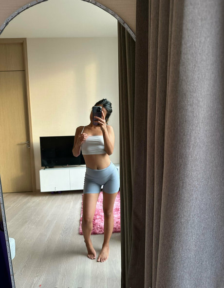 mirror selfie onlyfans art naked archive