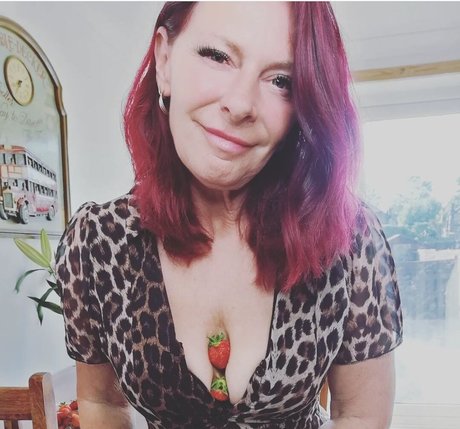 Groovynan 12345 model erotic images