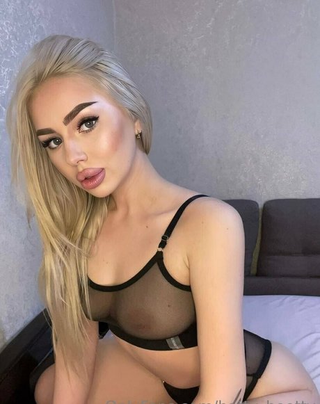 batty bootty naked star image