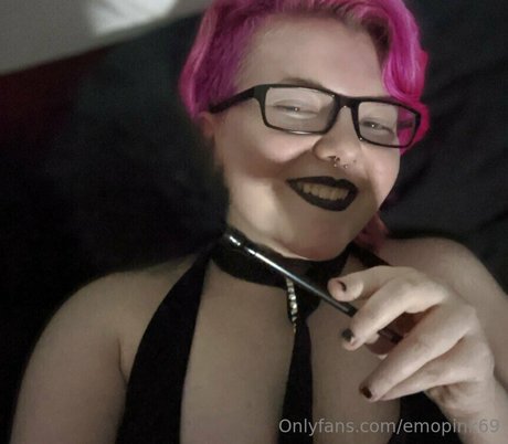 emopink69 xxx model pic