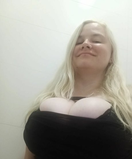 skinny milf onlyfans sexy nude photos