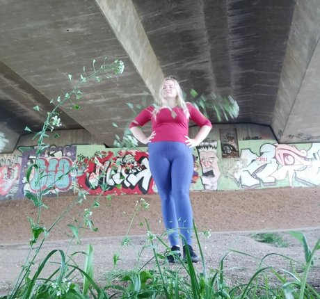 Dejana Savi model top img