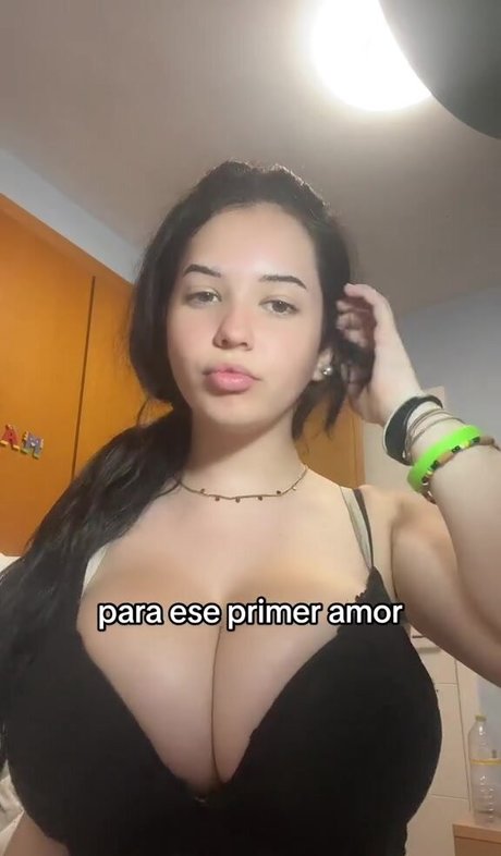 Paaular Ruiz model hd pic