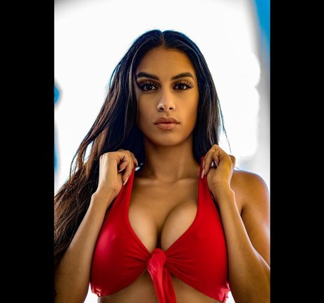 Olivia Rae star sexy pics