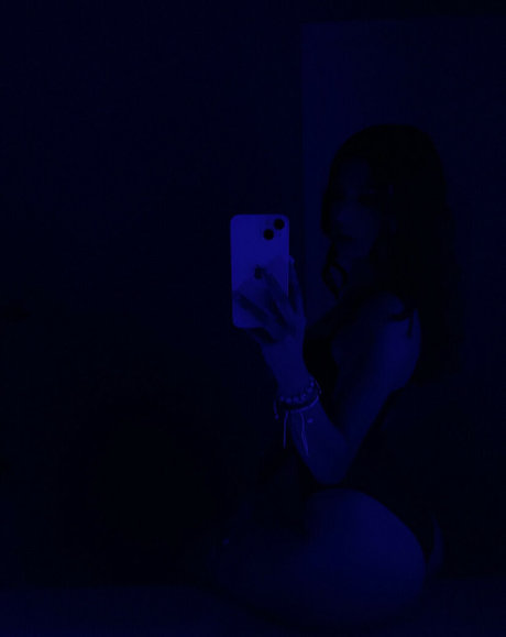 luxuraa model hd images