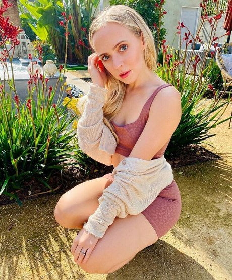 Madilyn Bailey best actress pictures