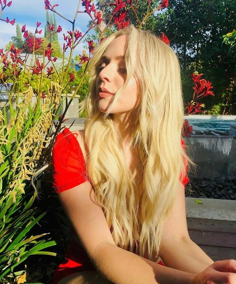 Madilyn Bailey model perfect picture