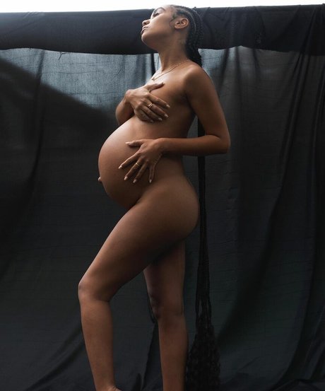 Leigh Anne Pinnock naked star images