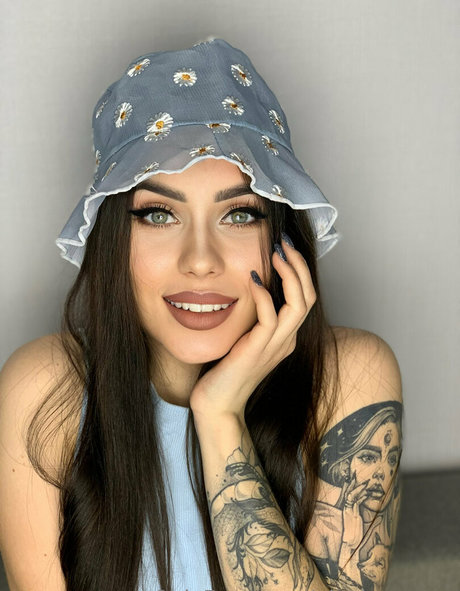 Nicoletta top sex model pictures