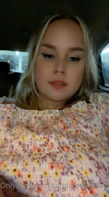 carolinequinnvip star porn pictures