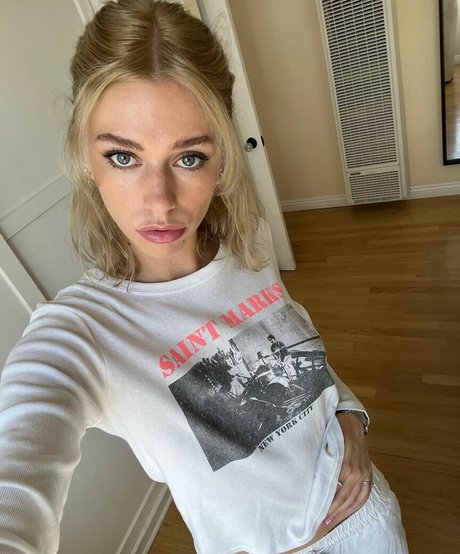 Halli Lover erotic actress pic