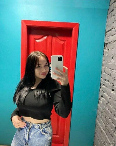 selena mills star exclusive photos