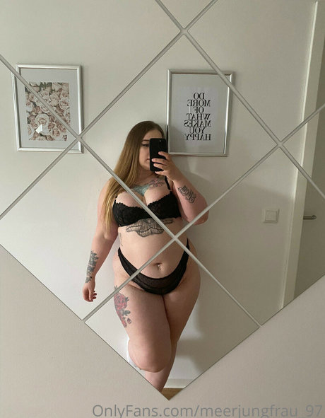 Meerjunqfrau__97 adult model picture