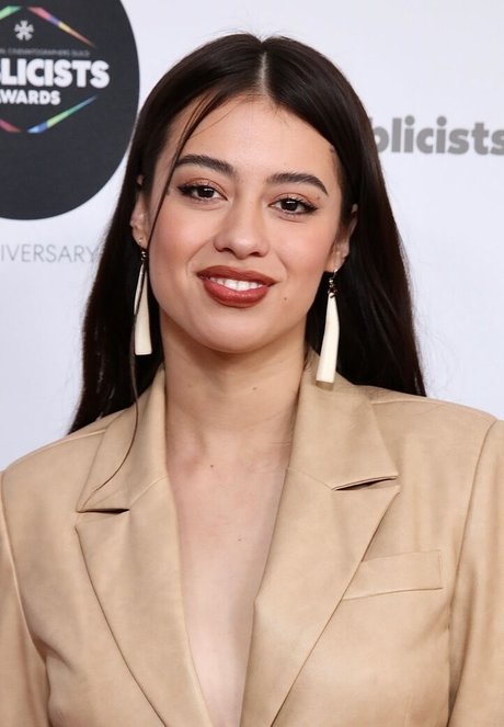 Amber Midthunder art pornstar gallery