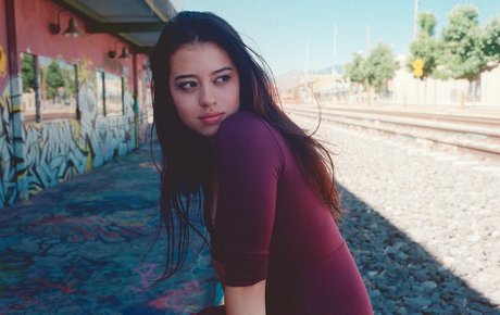 Amber Midthunder star high quality photo