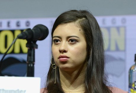 Amber Midthunder star adult pics