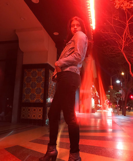 Amber Midthunder model beautiful img