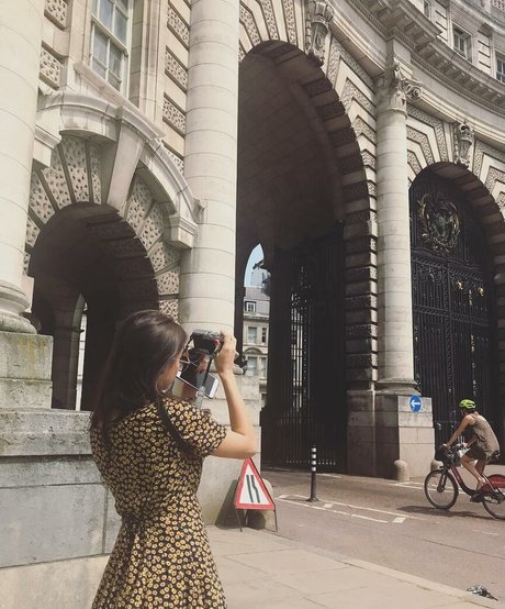 Amber Midthunder pretty model photo