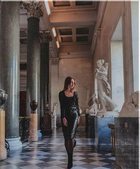 allwene free adult model image