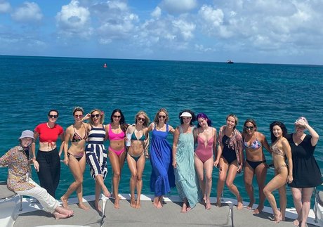 Jennifer Holland star sexy pic