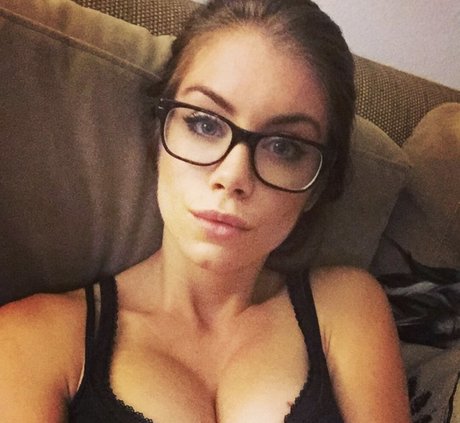 Jennifer Holland actress photo