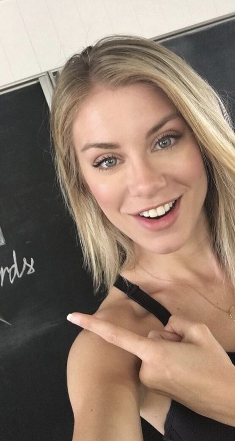 Jennifer Holland nudes model pictures