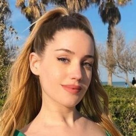 Lluna Clark sexy actress photos