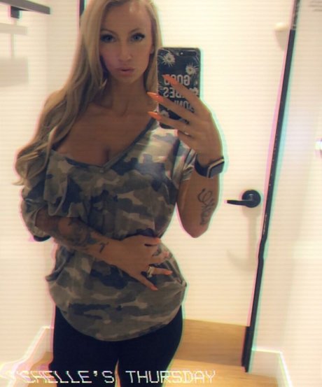 Michelle Pimer model hot img