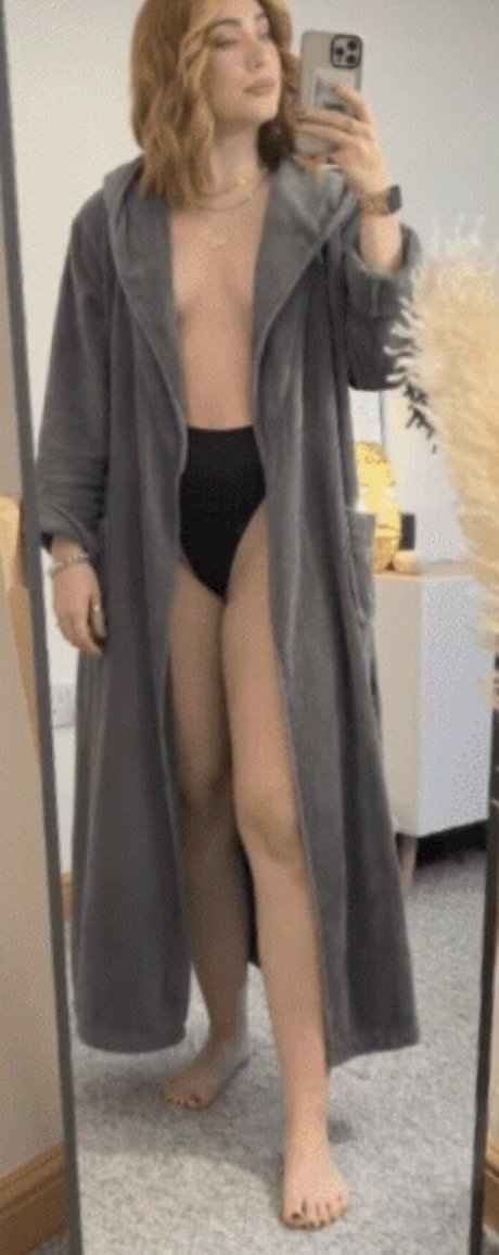 Liv Humby pretty star pics