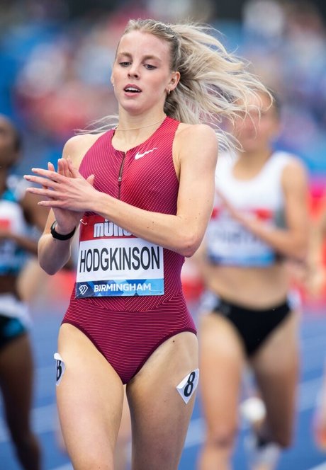 Keely Hodgkinson art model img