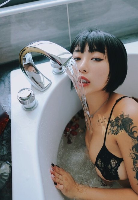 Maimaiwhyder nude pornstar pic