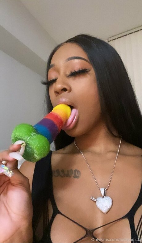 Lucky Hustla model erotic images