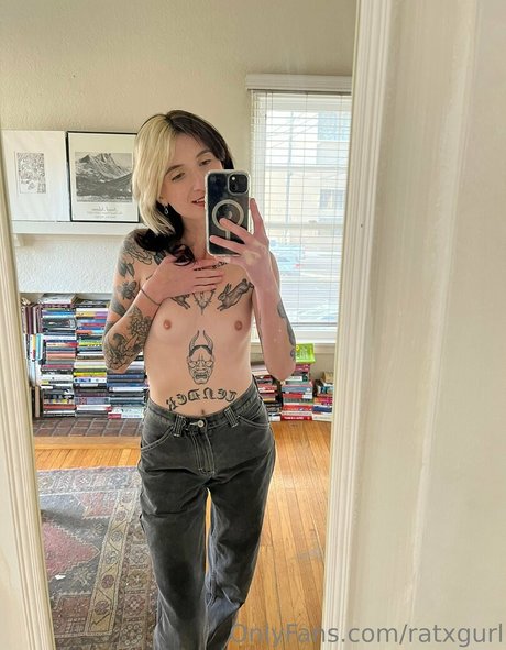 female onlyfans pornographic picture