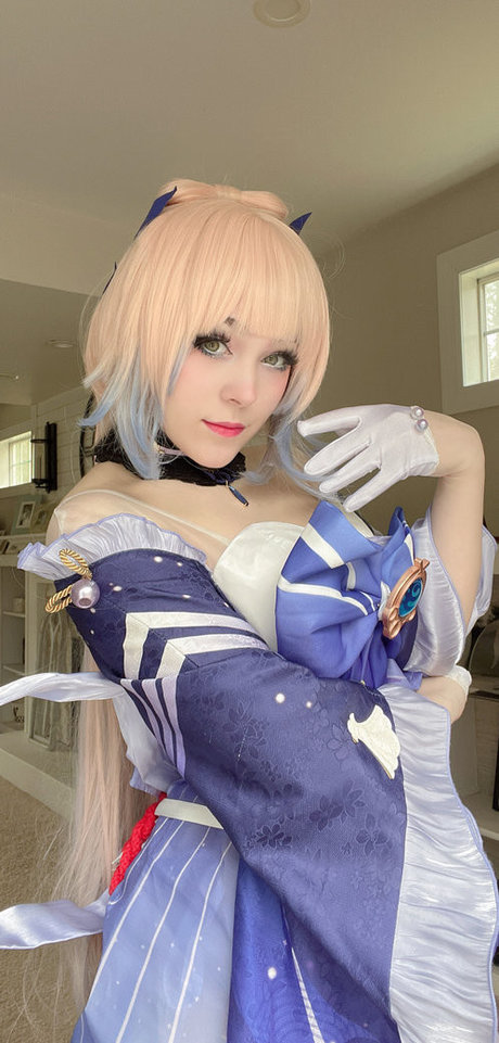 Meikasama model sexy picture