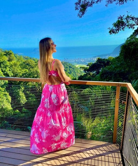 Elloah Guedes model hot image