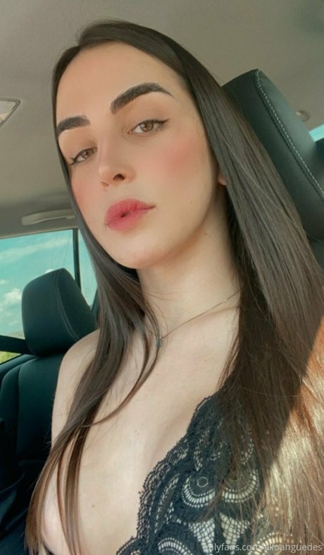 Elloah Guedes naked actress pictures