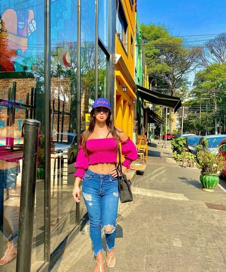 Elloah Guedes beautiful actress pictures