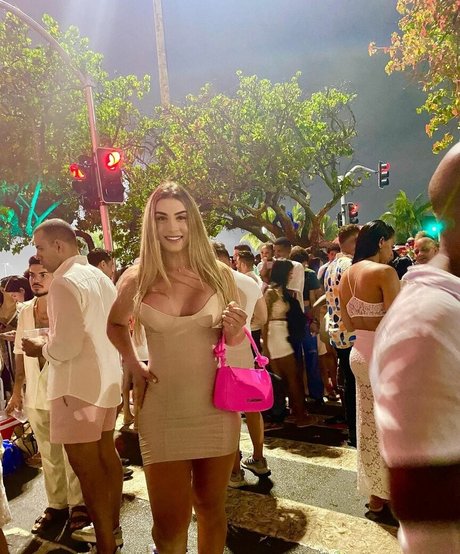 Elloah Guedes pornstar nude images