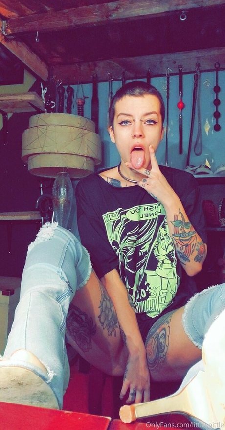 Little Spittle xxx model pic