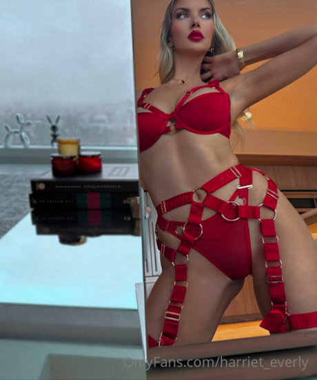 Harriet Everly star hot images