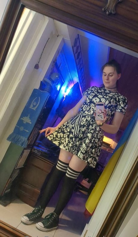 tesla nova nude model pic